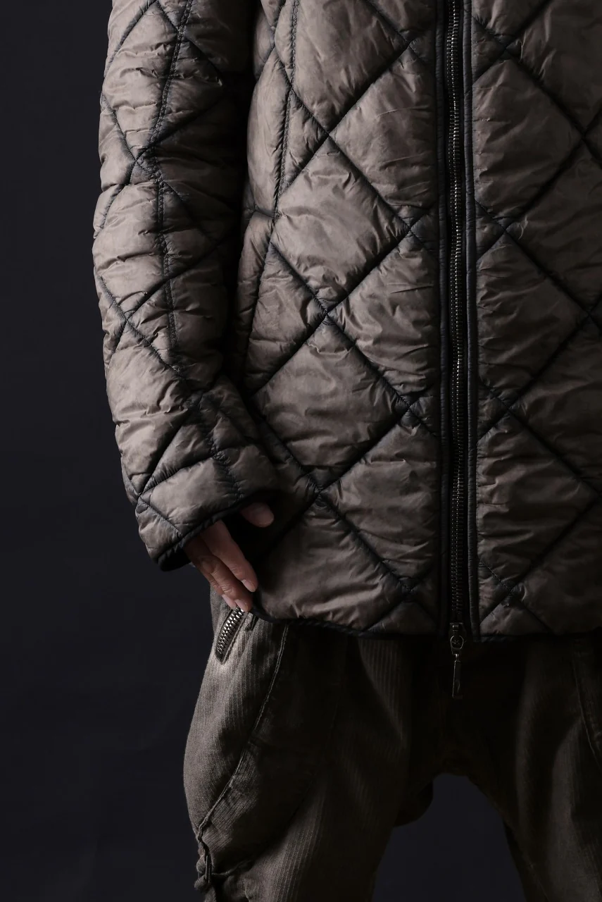 masnada QUILTED HOOD JACKET / OVER STUFFED PAPER NYLON (DUST) - Image 38