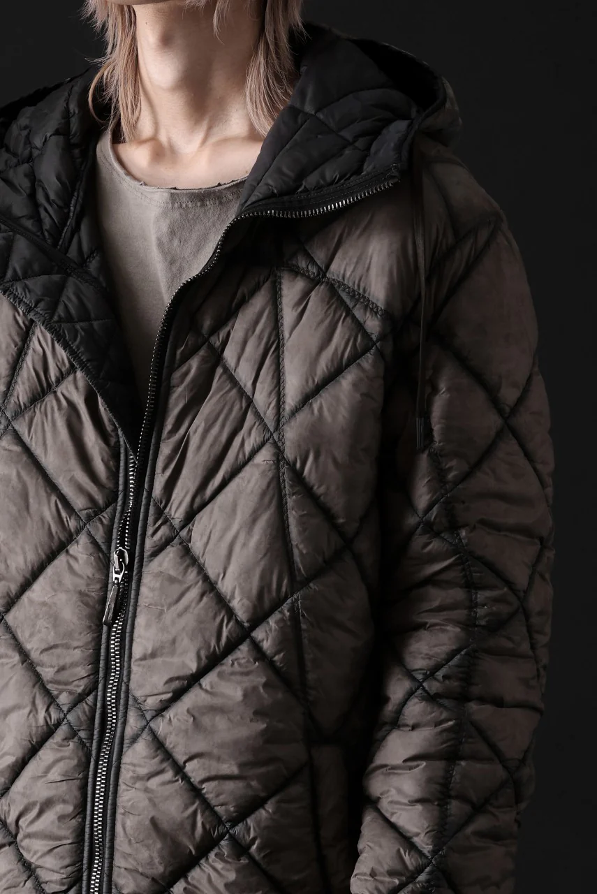 masnada QUILTED HOOD JACKET / OVER STUFFED PAPER NYLON (DUST) - Image 39