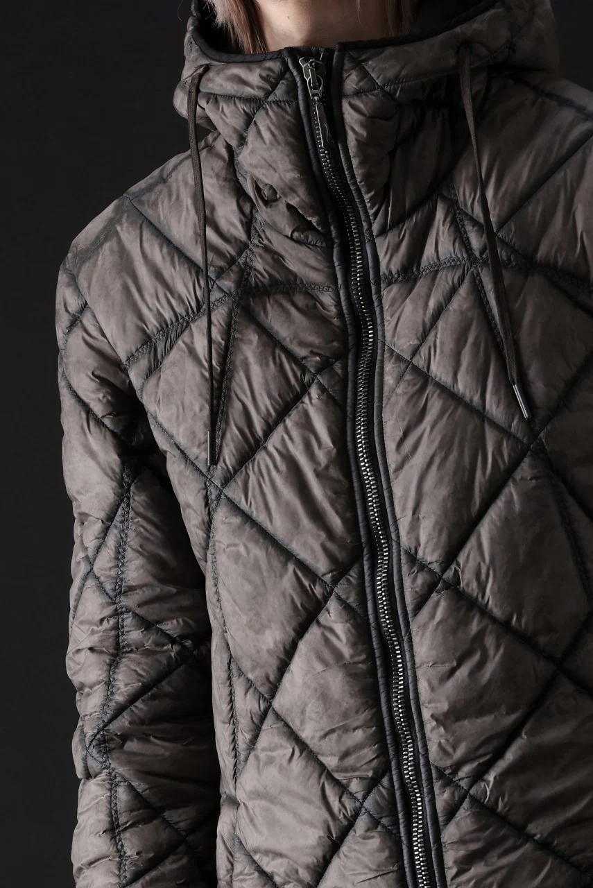 masnada QUILTED HOOD JACKET / OVER STUFFED PAPER NYLON (DUST) - Image 40