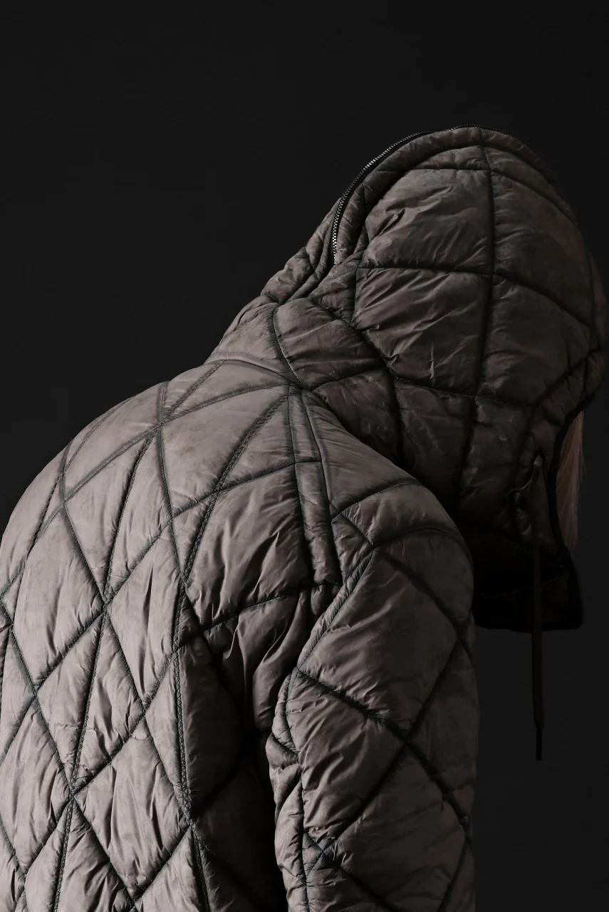 masnada QUILTED HOOD JACKET / OVER STUFFED PAPER NYLON (DUST) - Image 41