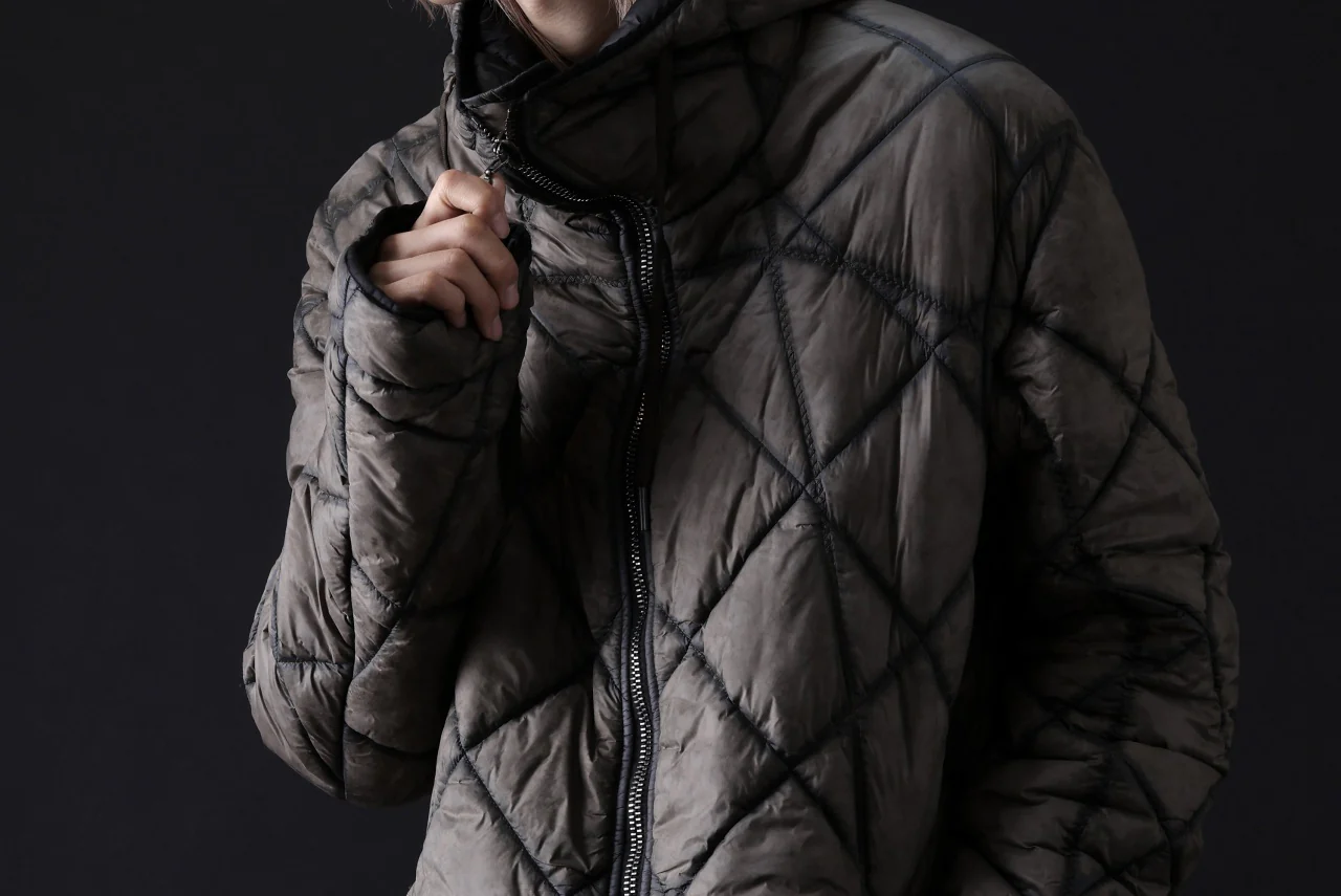 masnada QUILTED HOOD JACKET / OVER STUFFED PAPER NYLON (DUST) - Image 42
