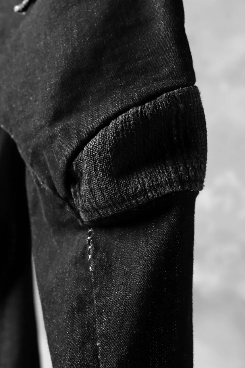 masnada  SCAR STITCHED CARGO POCKET JODHPURS PANT / CONTRAST DENIM (BLACK) - Image 13