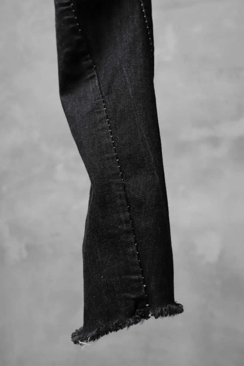 masnada  SCAR STITCHED CARGO POCKET JODHPURS PANT / CONTRAST DENIM (BLACK) - Image 15