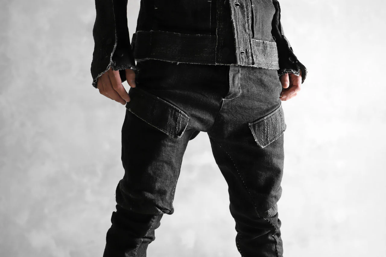 masnada  SCAR STITCHED CARGO POCKET JODHPURS PANT / CONTRAST DENIM (BLACK) - Image 22