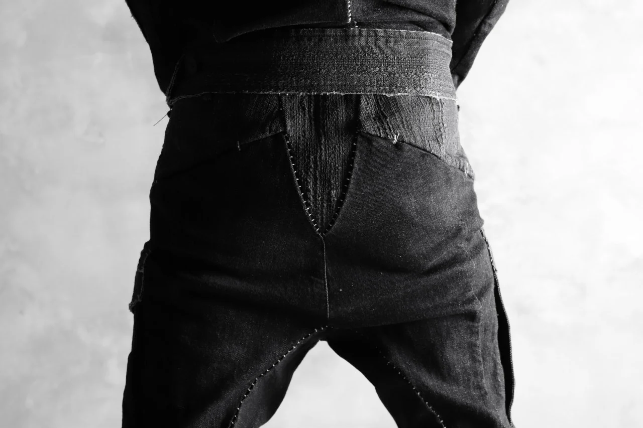 masnada  SCAR STITCHED CARGO POCKET JODHPURS PANT / CONTRAST DENIM (BLACK) - Image 23