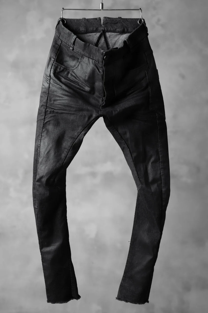masnada SCAR STITCHED EDGE SKINNY PANT / COATING DENIM (BLACK)