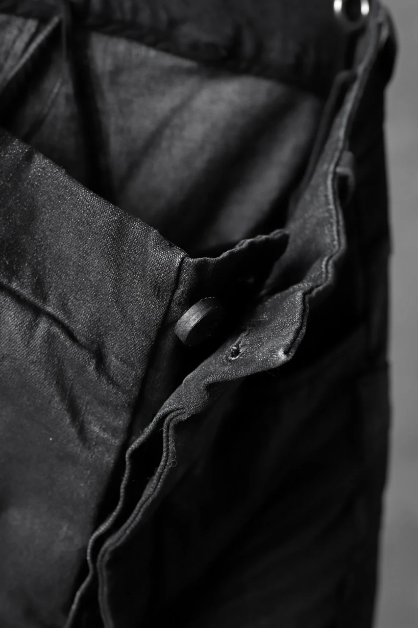 masnada SCAR STITCHED EDGE SKINNY PANT / COATING DENIM (BLACK) - Image 11