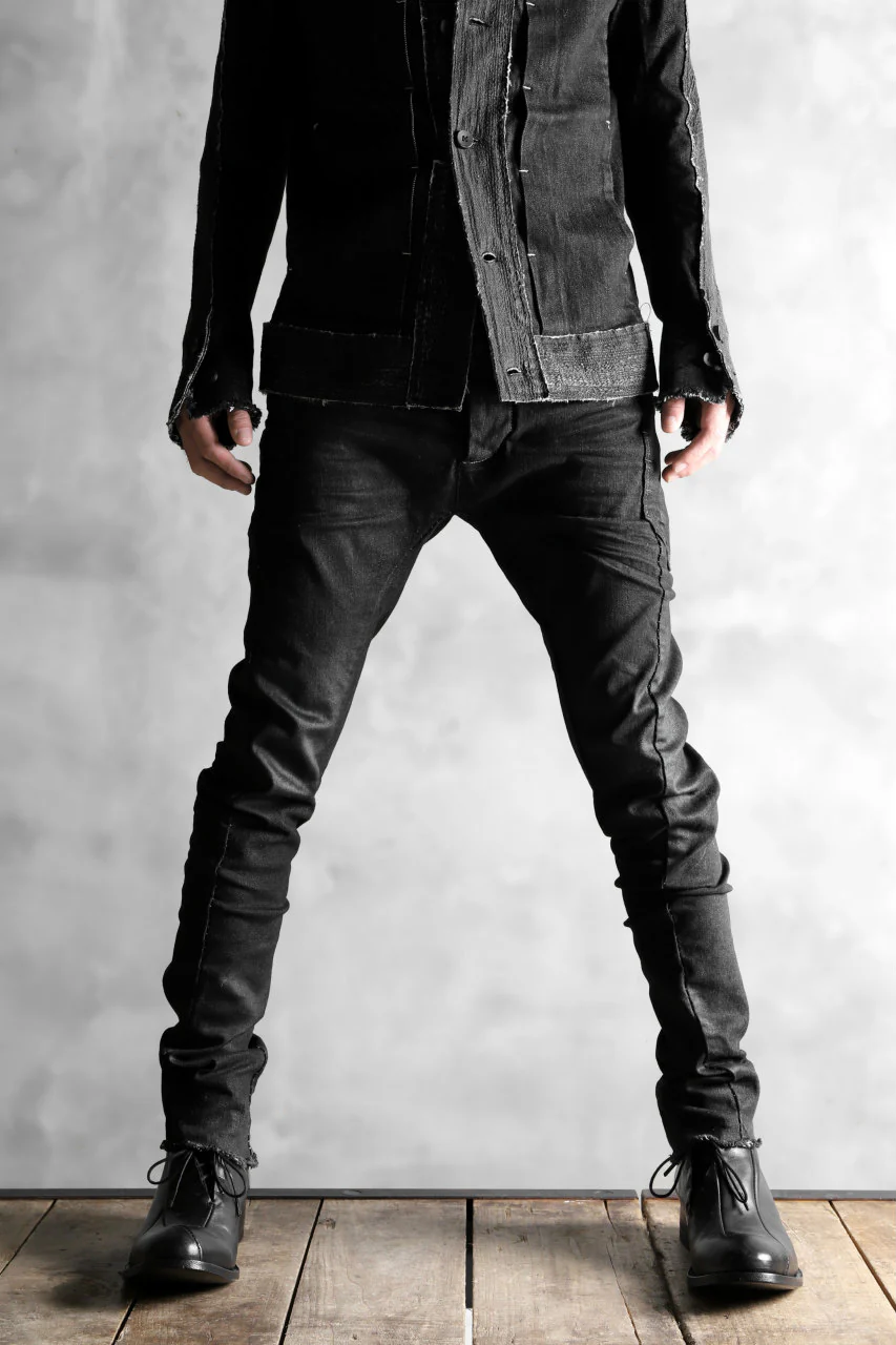 masnada SCAR STITCHED EDGE SKINNY PANT / COATING DENIM (BLACK) - Image 17