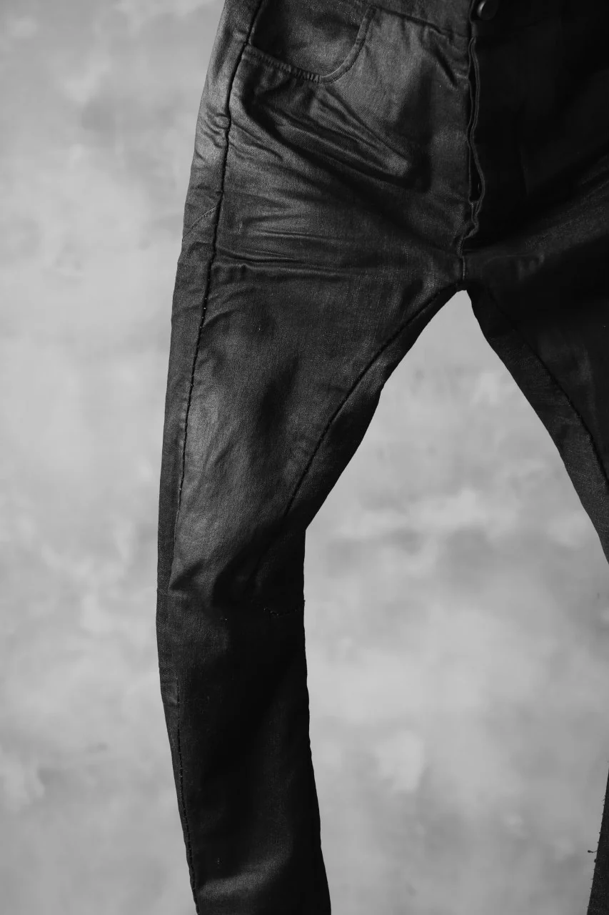 masnada SCAR STITCHED EDGE SKINNY PANT / COATING DENIM (BLACK) - Image 6