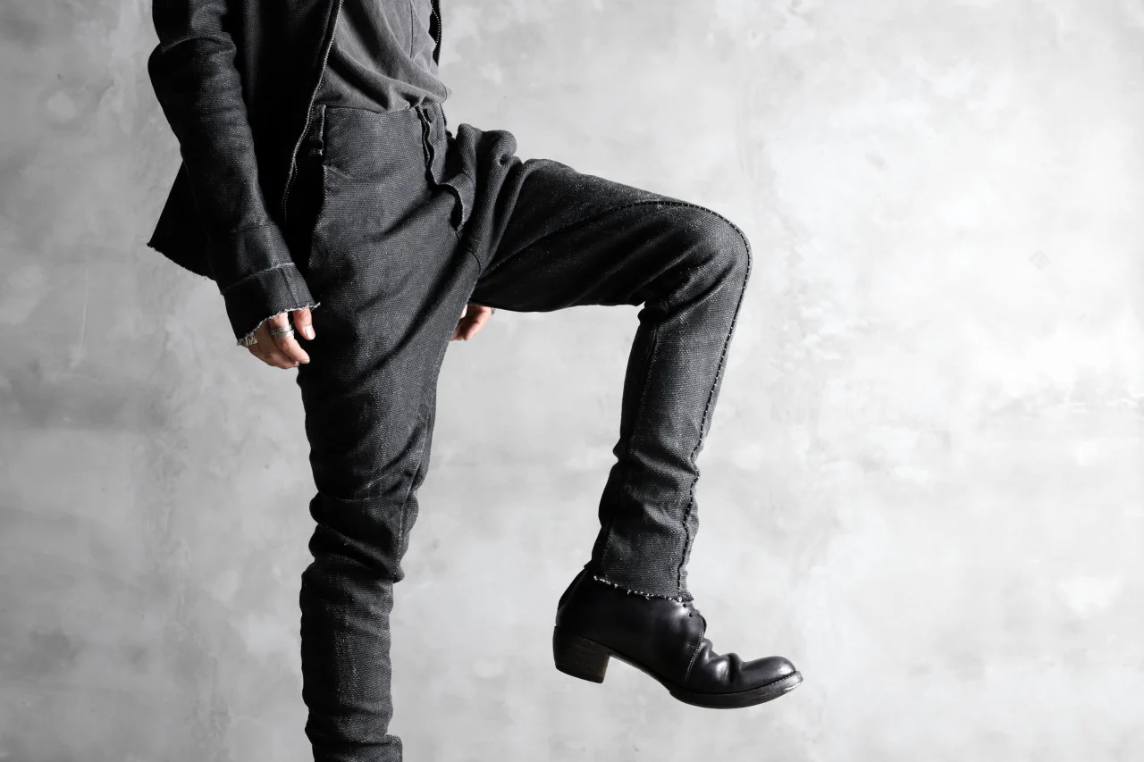 masnada SCAR STITCHED SLIM CURVE PANT / WASHED RESIN-COAT DENIM (WASHED BLACK) - Image 22
