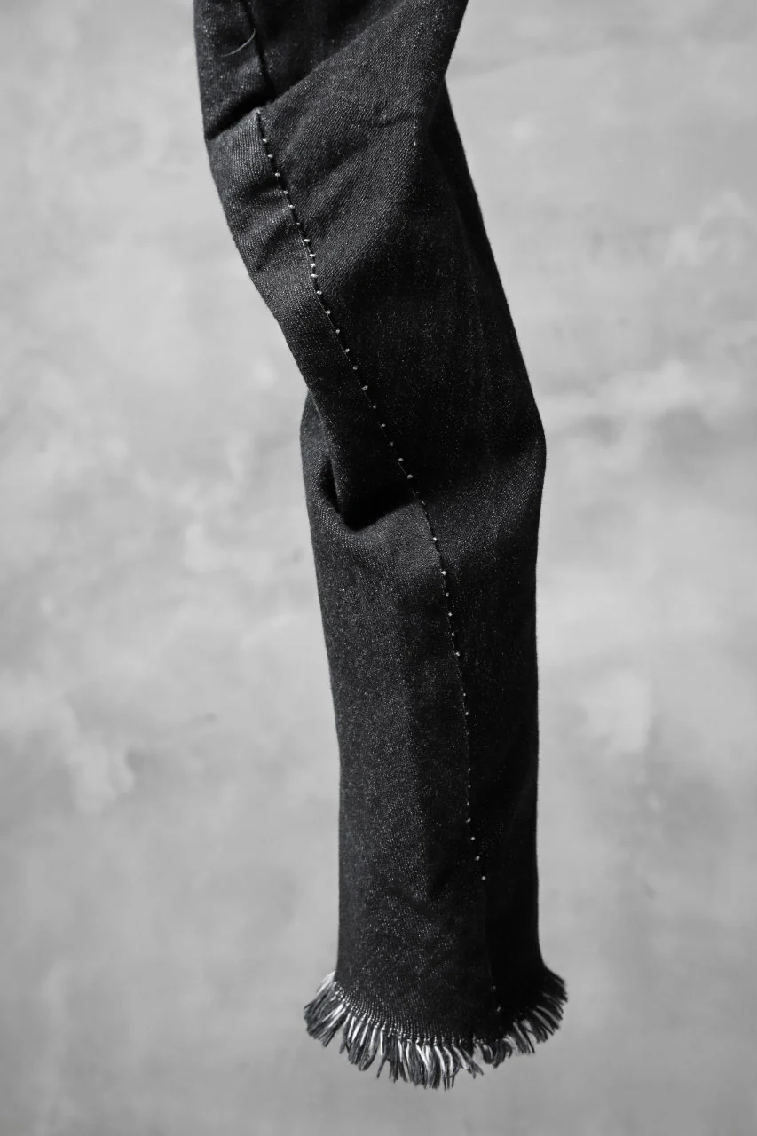 masnada SCAR STITCHED TWIST SKINNY PANT / CONTRAST DENIM (BLACK) - Image 10