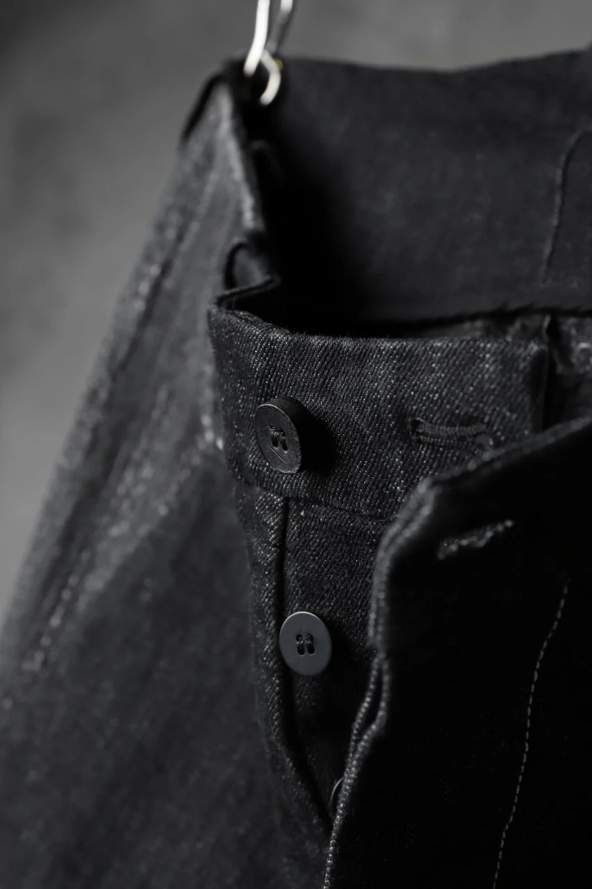 masnada SCAR STITCHED TWIST SKINNY PANT / CONTRAST DENIM (BLACK) - Image 11