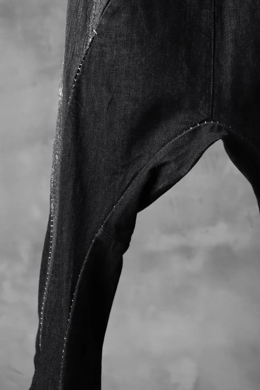 masnada SCAR STITCHED TWIST SKINNY PANT / CONTRAST DENIM (BLACK) - Image 15