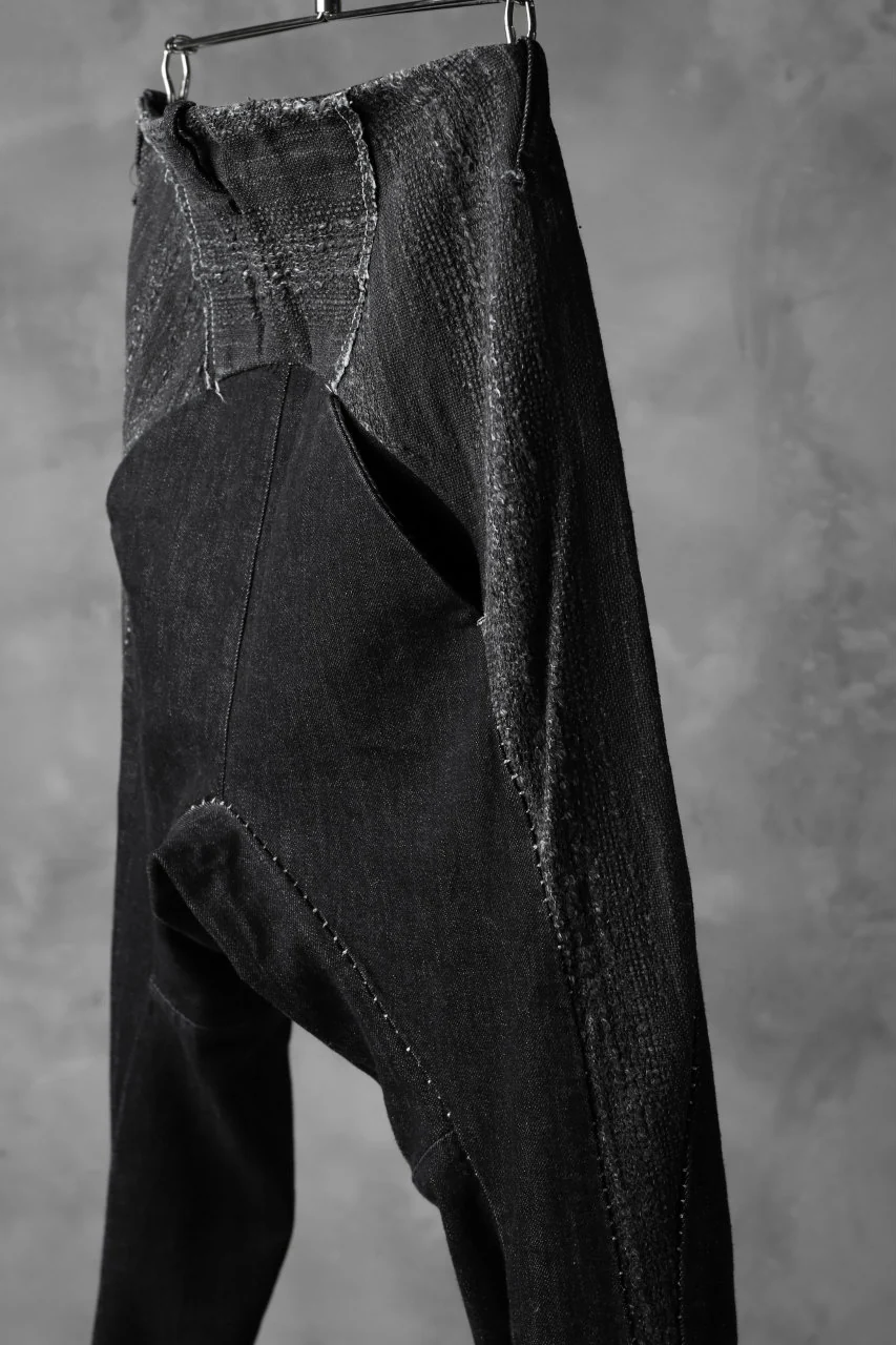 masnada SCAR STITCHED TWIST SKINNY PANT / CONTRAST DENIM (BLACK) - Image 16