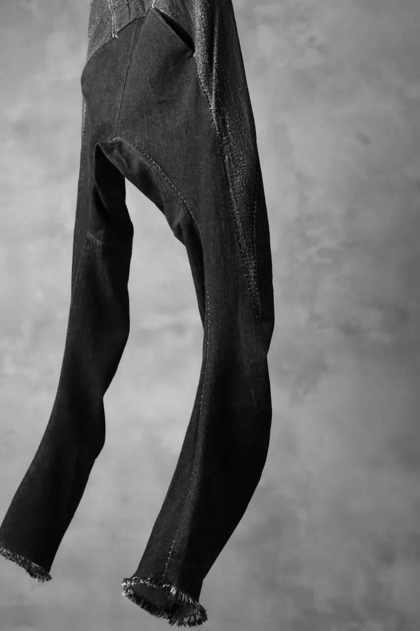 masnada SCAR STITCHED TWIST SKINNY PANT / CONTRAST DENIM (BLACK) - Image 19