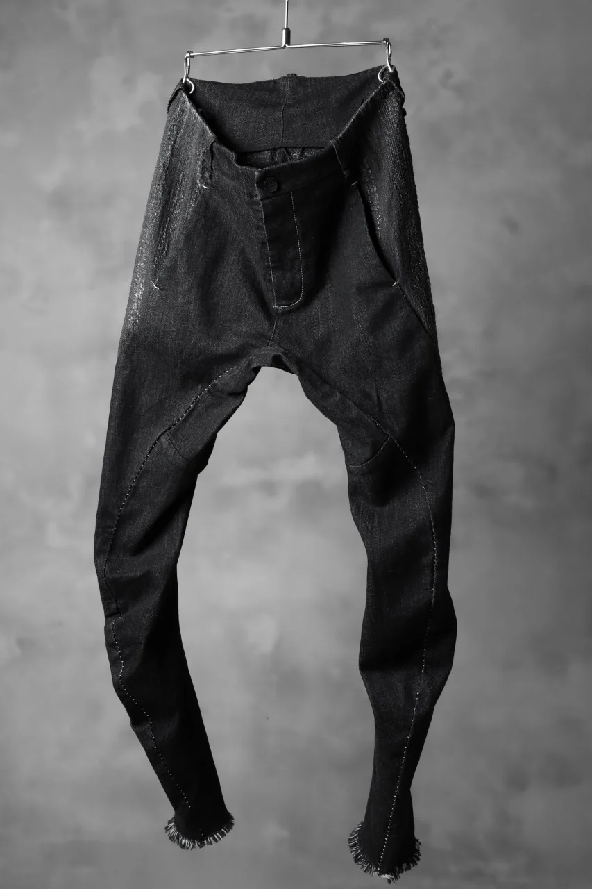 masnada SCAR STITCHED TWIST SKINNY PANT / CONTRAST DENIM (BLACK) - Image 2