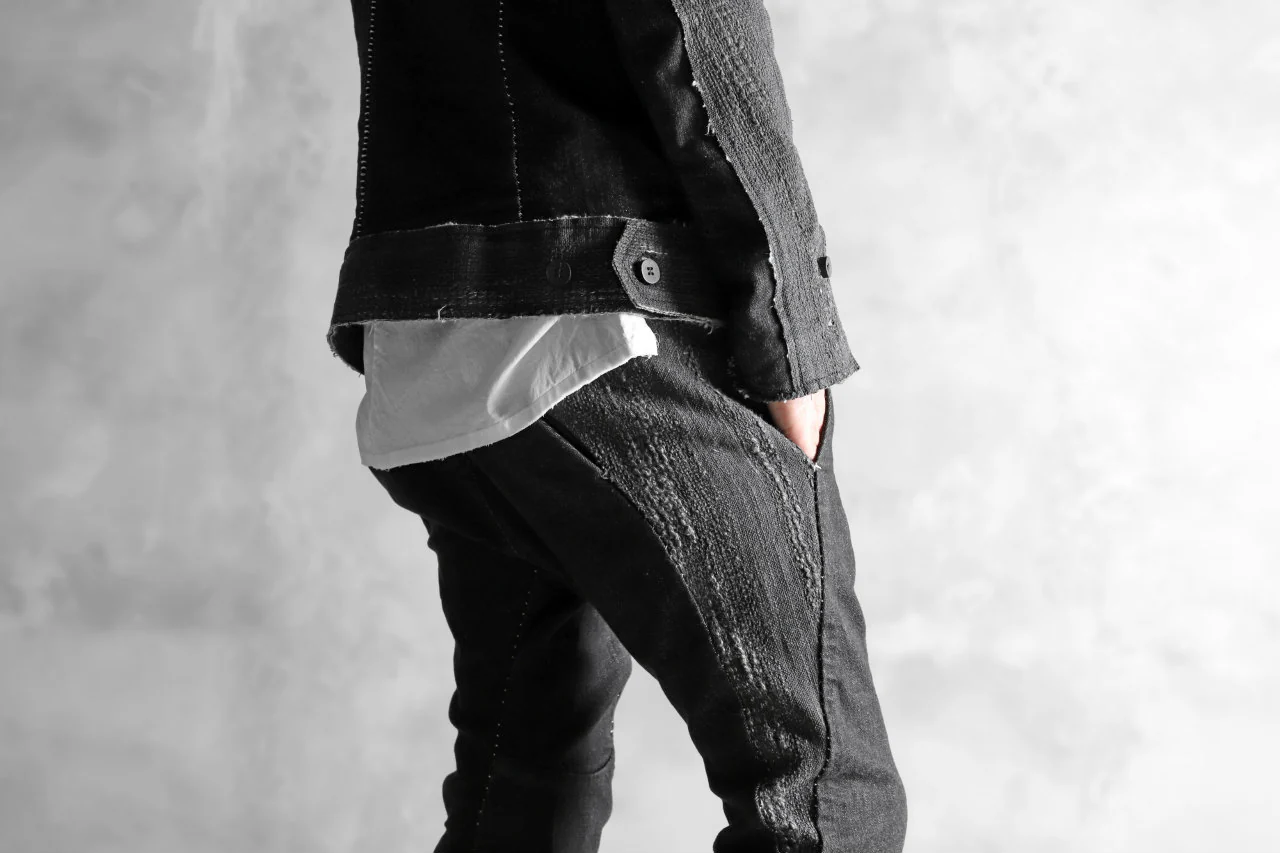 masnada SCAR STITCHED TWIST SKINNY PANT / CONTRAST DENIM (BLACK) - Image 27