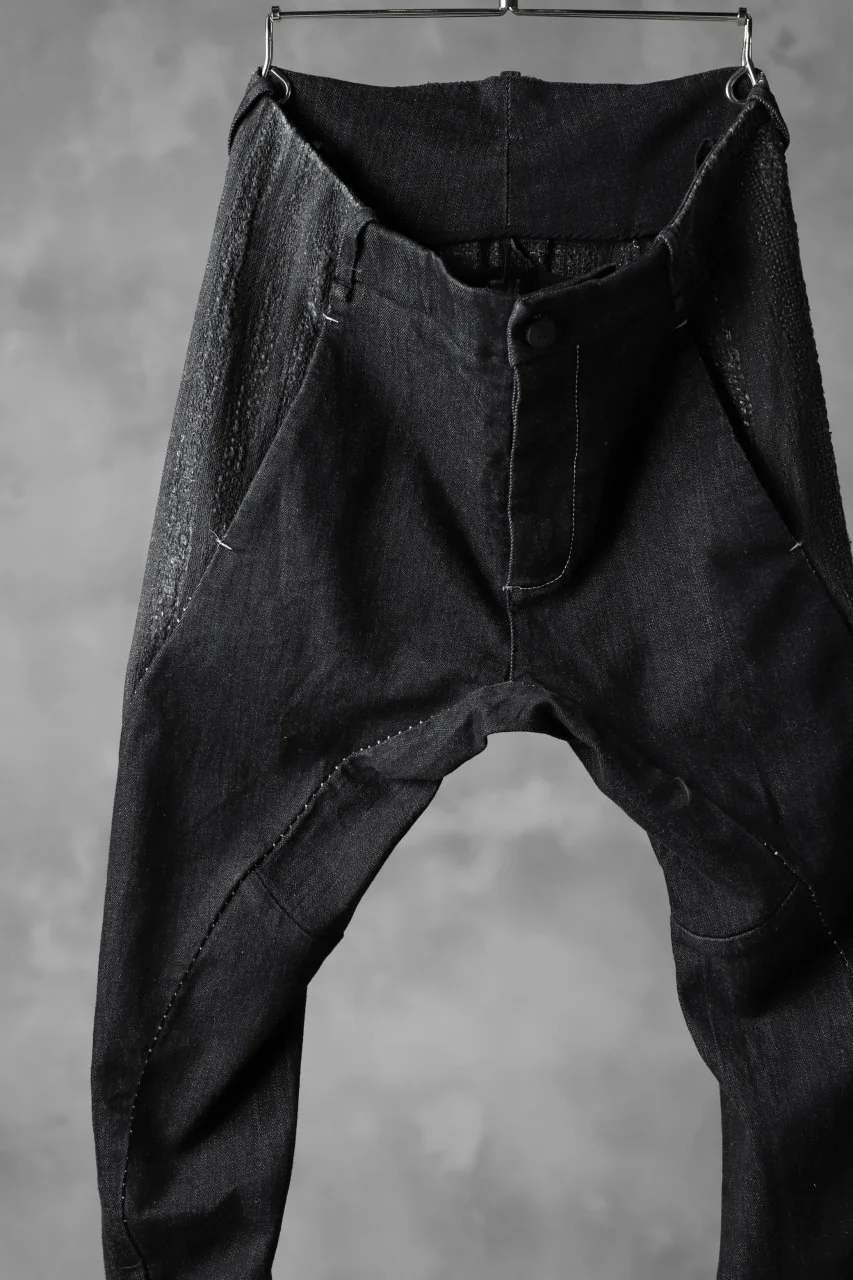 masnada SCAR STITCHED TWIST SKINNY PANT / CONTRAST DENIM (BLACK) - Image 4