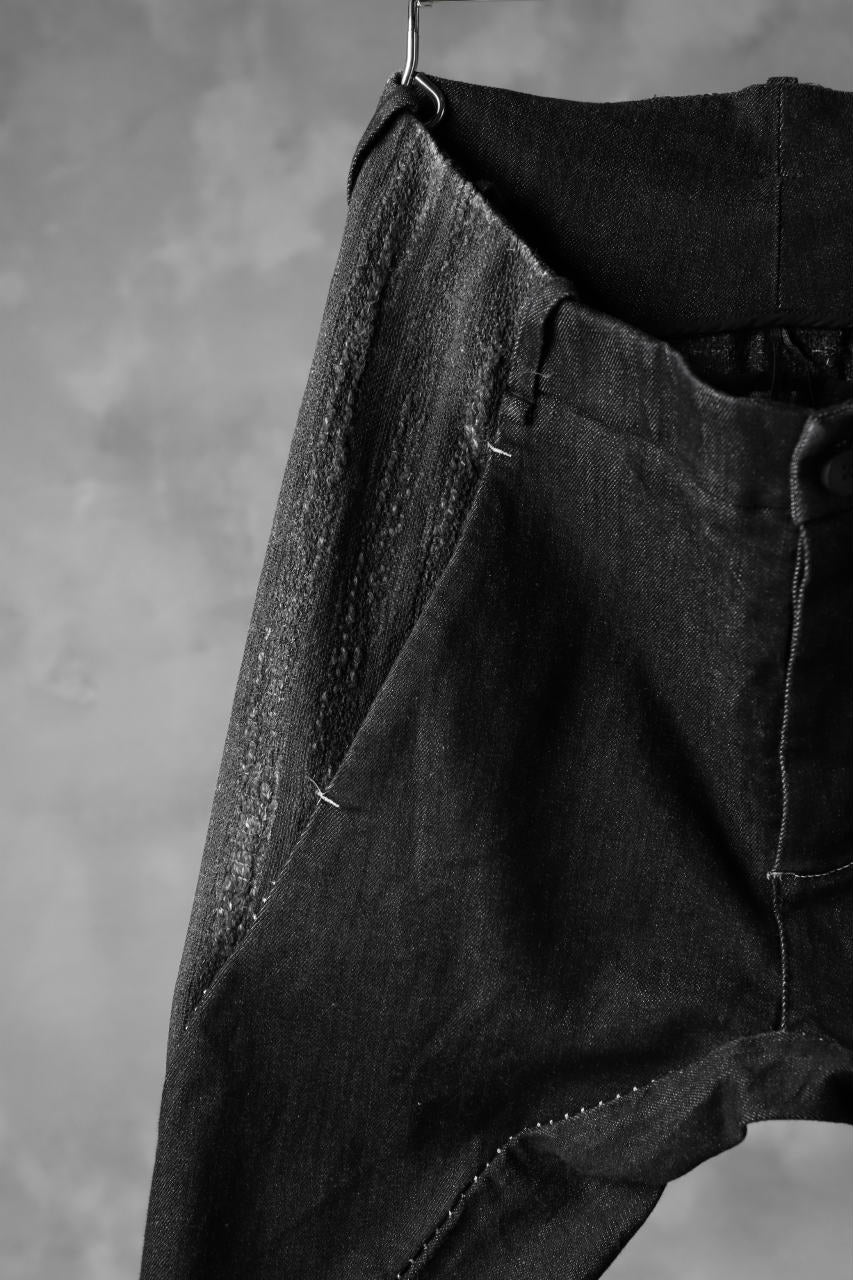 masnada SCAR STITCHED TWIST SKINNY PANT / CONTRAST DENIM (BLACK) - Image 5