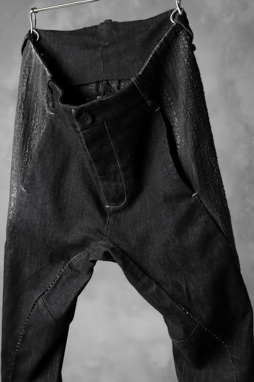 masnada SCAR STITCHED TWIST SKINNY PANT / CONTRAST DENIM (BLACK) - Image 6