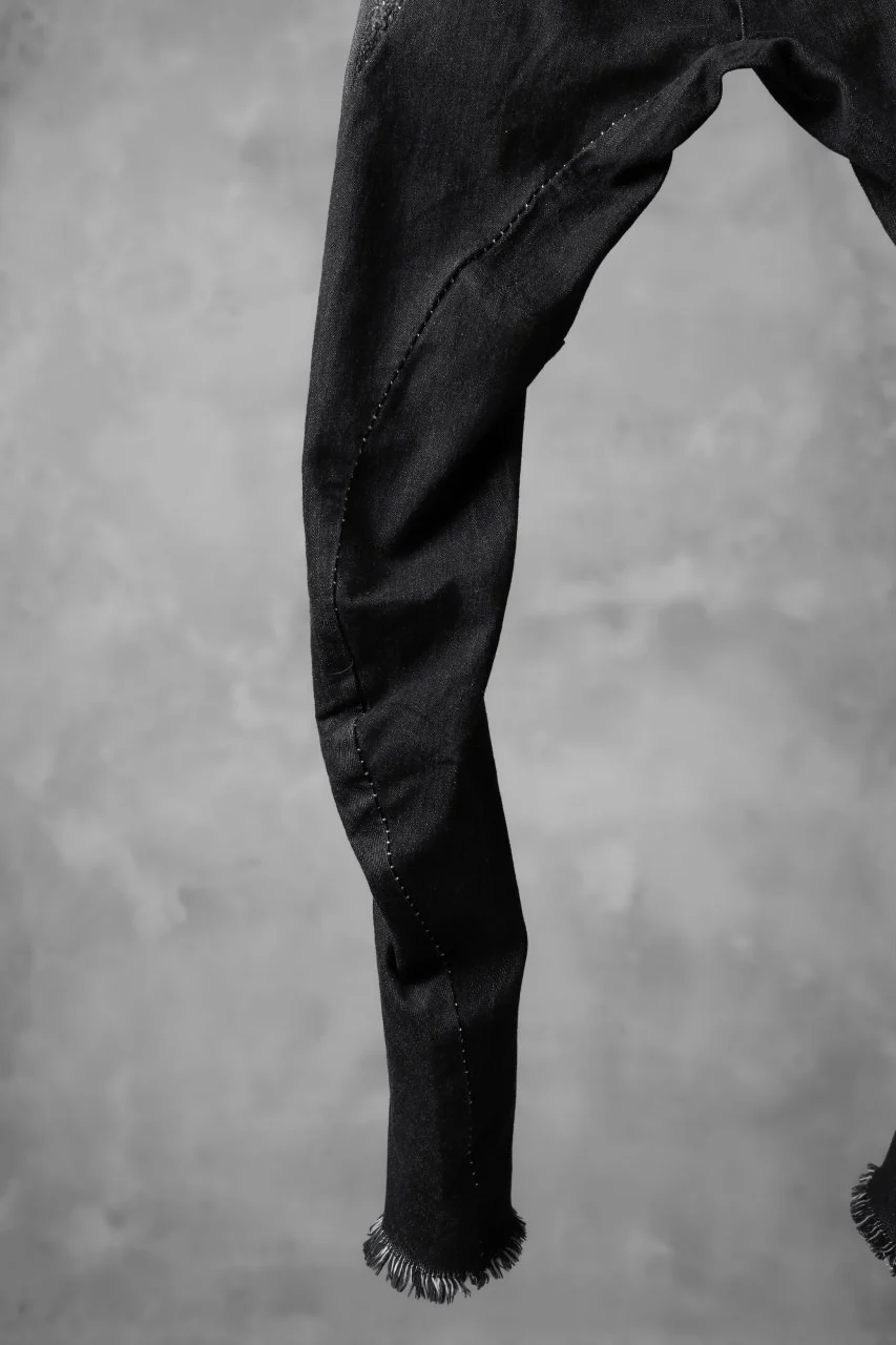 masnada SCAR STITCHED TWIST SKINNY PANT / CONTRAST DENIM (BLACK) - Image 9