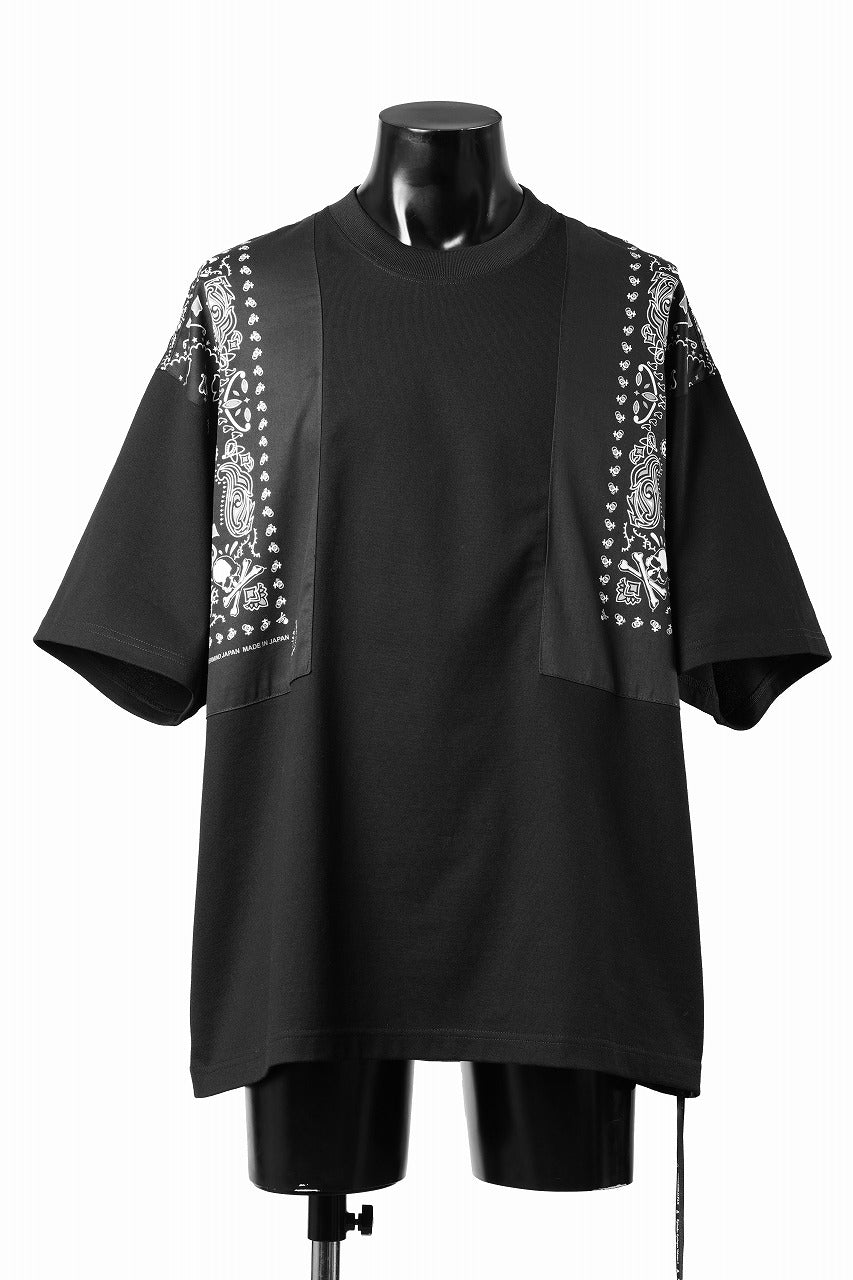 mastermind JAPAN BANDANA SS TEE / BOXY FIT (BLACK x BLACK)