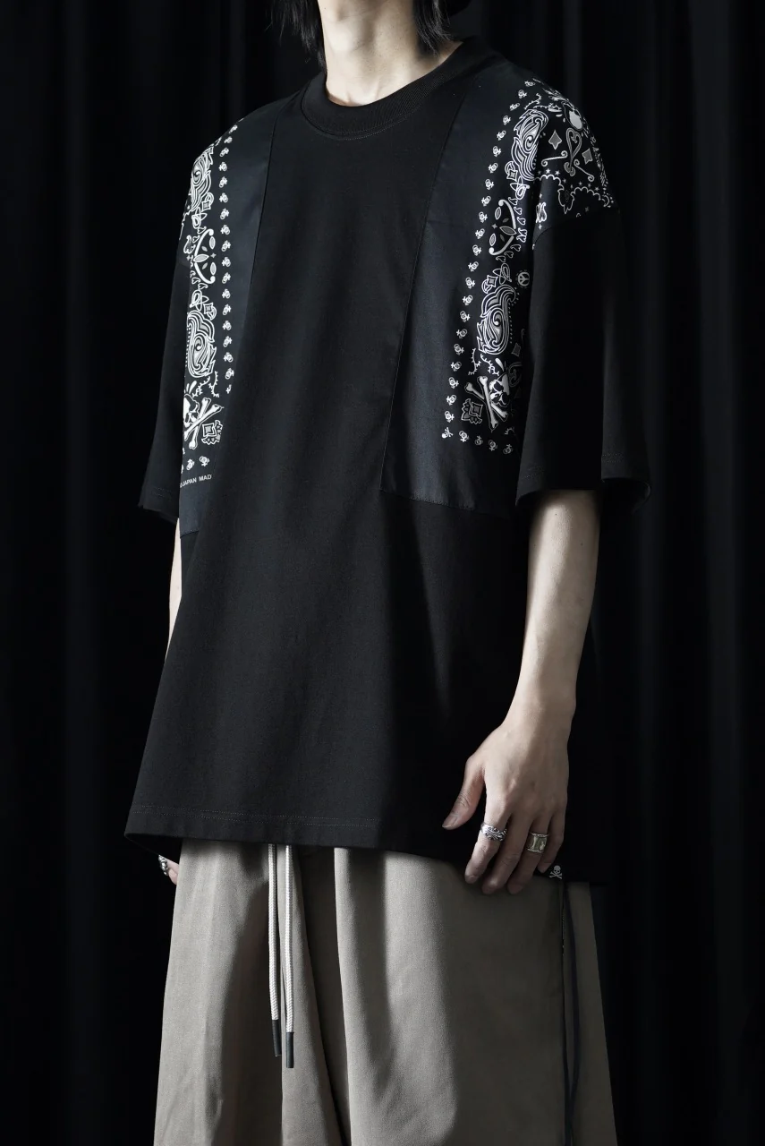 mastermind JAPAN BANDANA SS TEE / BOXY FIT (BLACK x BLACK) - Image 10