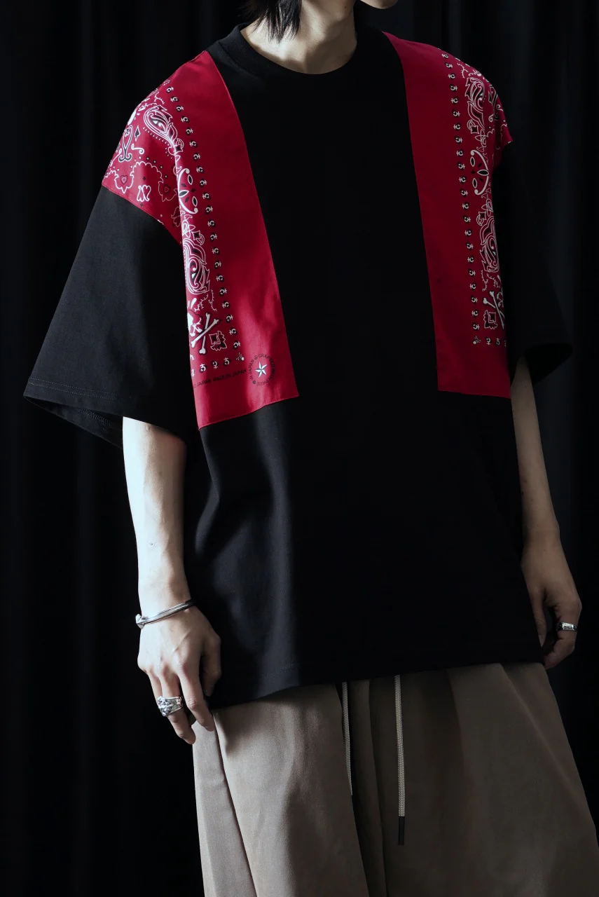 mastermind JAPAN BANDANA SS TEE / BOXY FIT (BLACK x RED) - Image 10