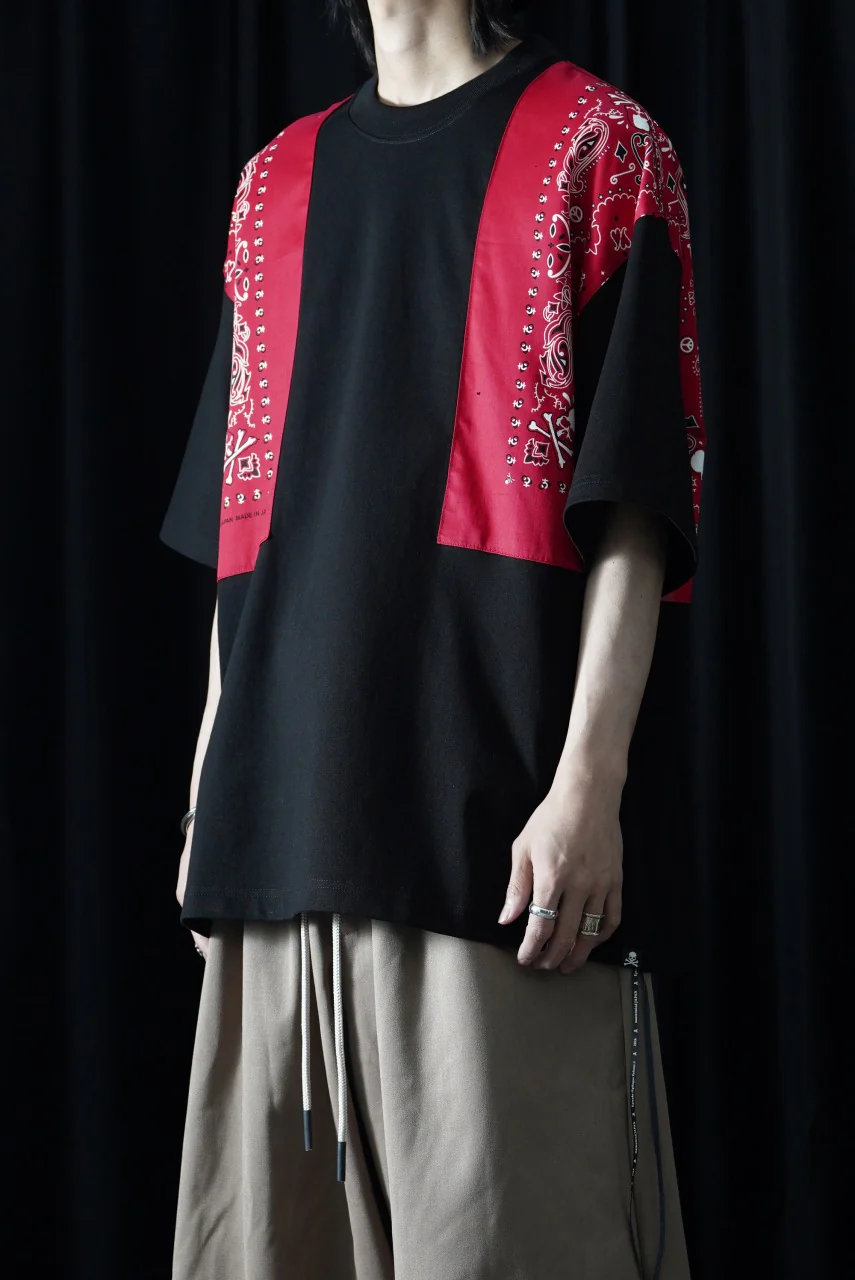 mastermind JAPAN BANDANA SS TEE / BOXY FIT (BLACK x RED) - Image 9