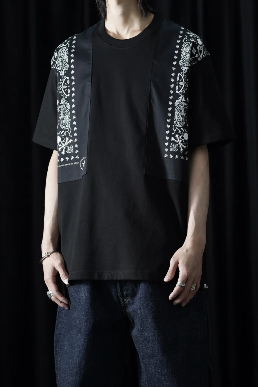 mastermind JAPAN BANDANA SS TEE / REGULAR FIT (BLACK x BLACK) - Image 10