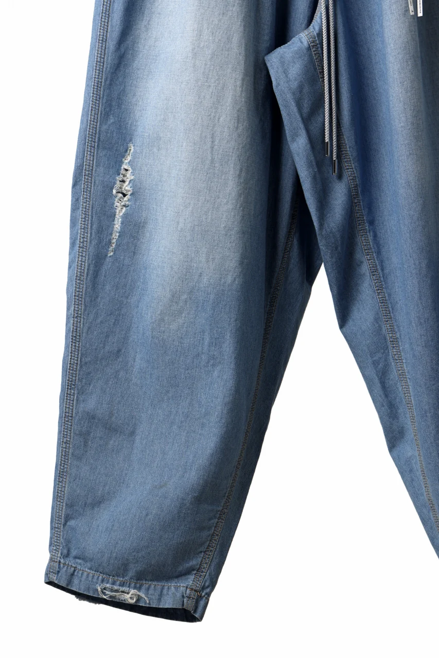 mastermind JAPAN DISTRESSED WIDE EASY DENIM PANTS (INDIGO) - Image 11
