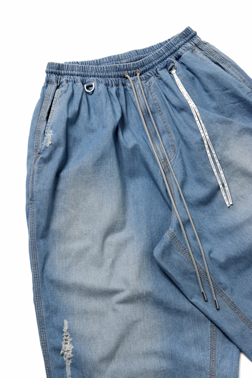 mastermind JAPAN DISTRESSED WIDE EASY DENIM PANTS (INDIGO) - Image 15