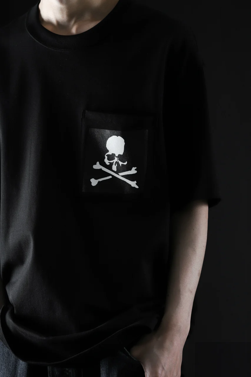 mastermind JAPAN POCKET DETAIL REGULARFIT T-SHIRT (BLACK) - Image 29