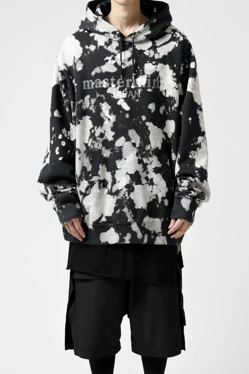 mastermind JAPAN SWEAT HOODIE / BLEACH - TIEDYE (BLACK x WHITE) - Image 2