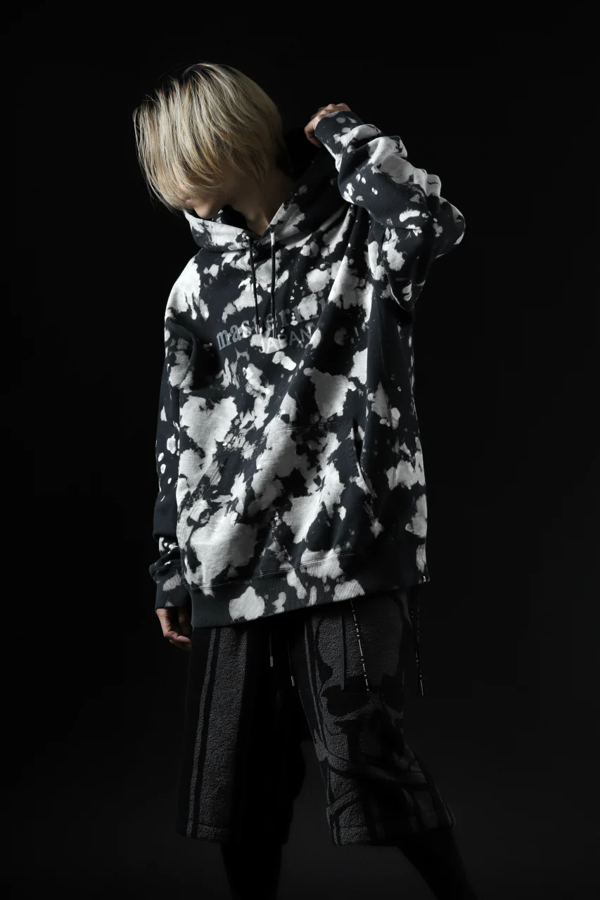 mastermind JAPAN SWEAT HOODIE / BLEACH - TIEDYE (BLACK x WHITE) - Image 36