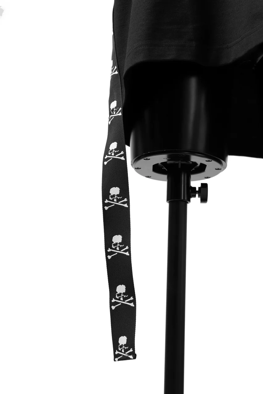 mastermind JAPAN TAPE DETAIL BOXYFIT T-SHIRT (BLACK) - Image 11