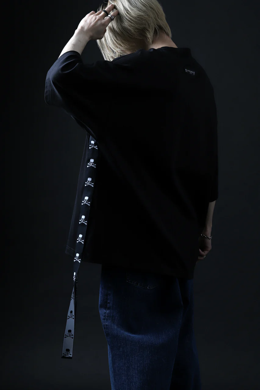 mastermind JAPAN TAPE DETAIL BOXYFIT T-SHIRT (BLACK) - Image 23