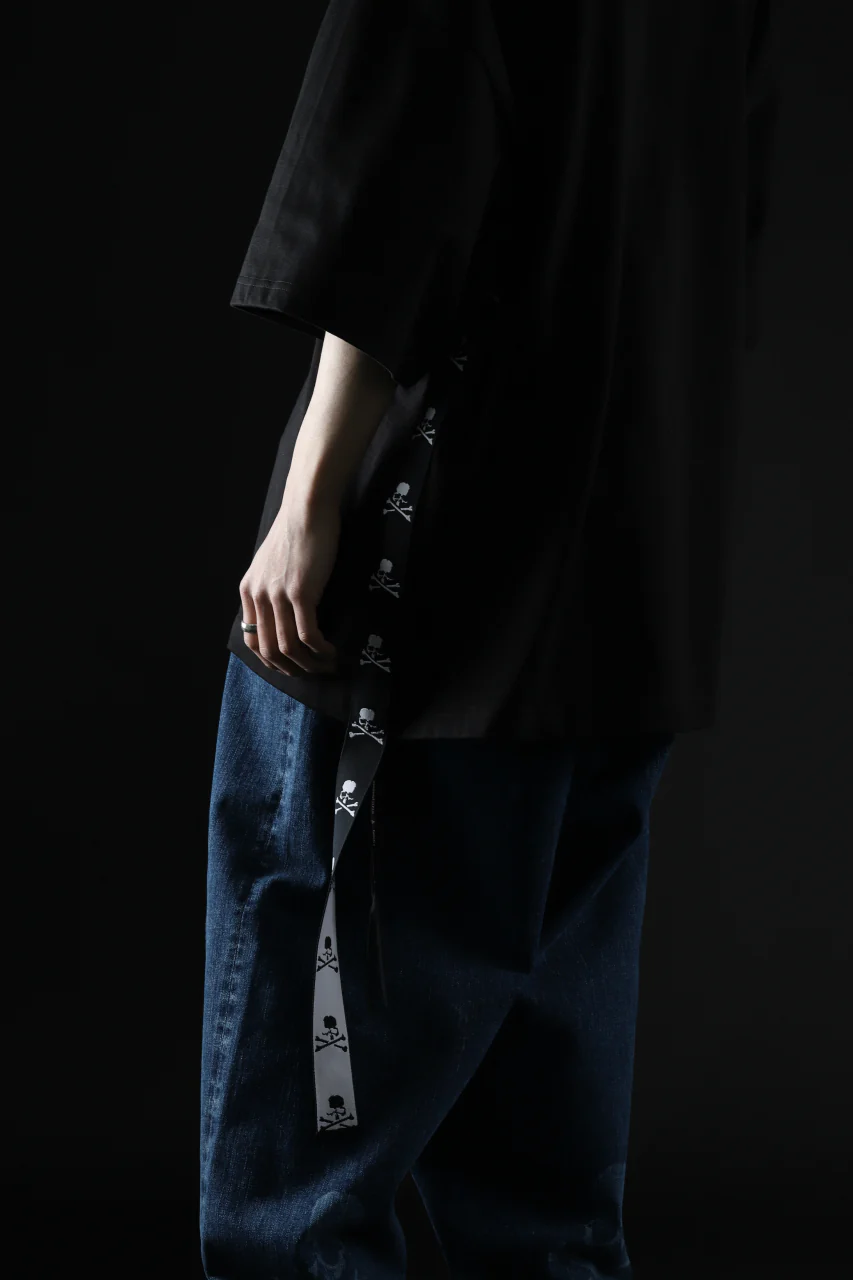 mastermind JAPAN TAPE DETAIL BOXYFIT T-SHIRT (BLACK) - Image 27