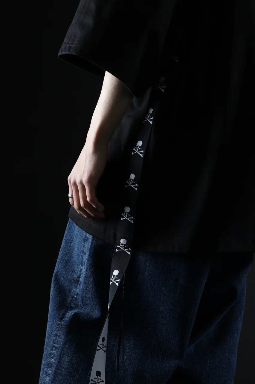 mastermind JAPAN TAPE DETAIL BOXYFIT T-SHIRT (BLACK) - Image 28
