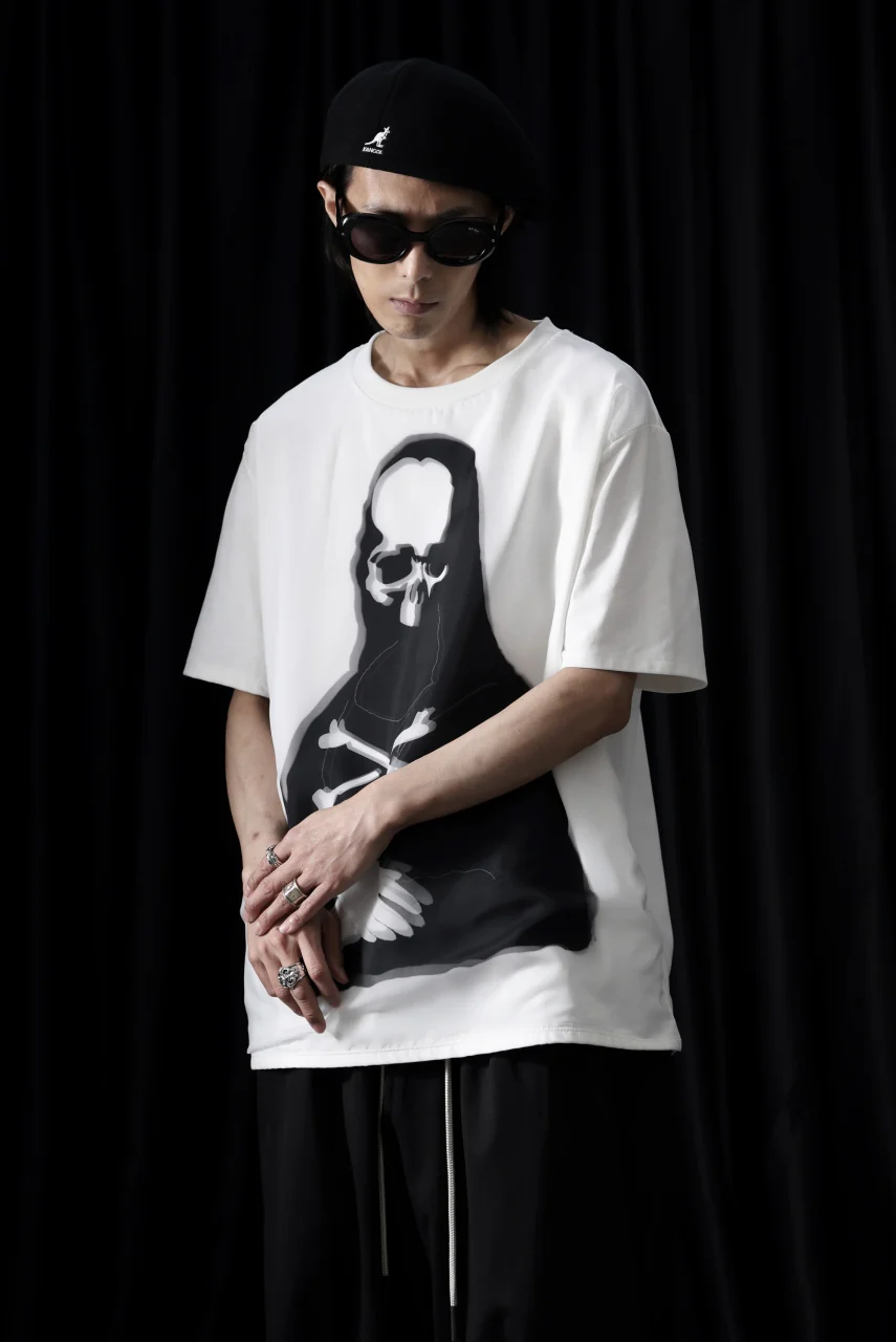 mastermind JAPAN x TRIPPY MIKIO ART S/S TEE MONALIZA (WHITE) - Image 8