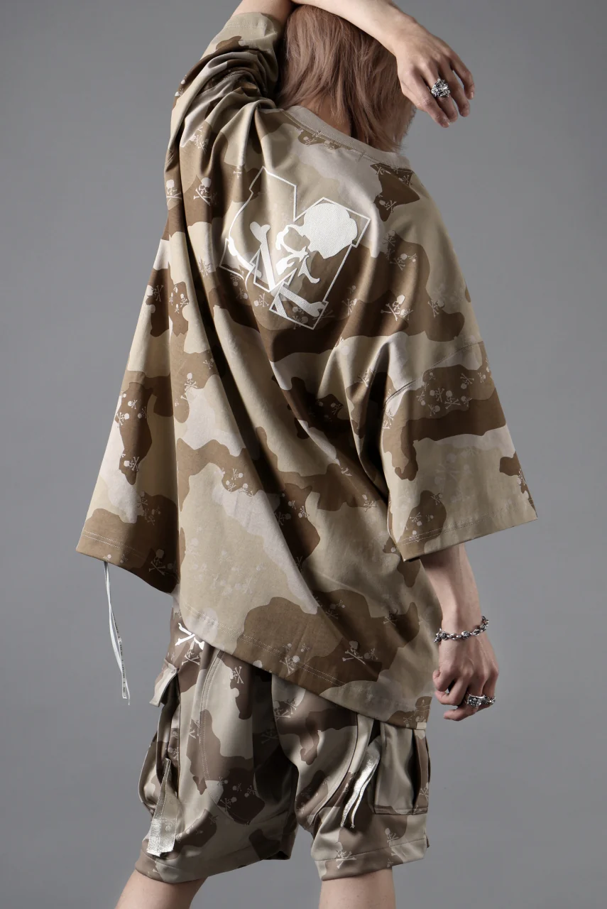 MASTERMIND WORLD CAMO UNIVERSITY TEE / OVERSIZED (DESERT) - Image 24