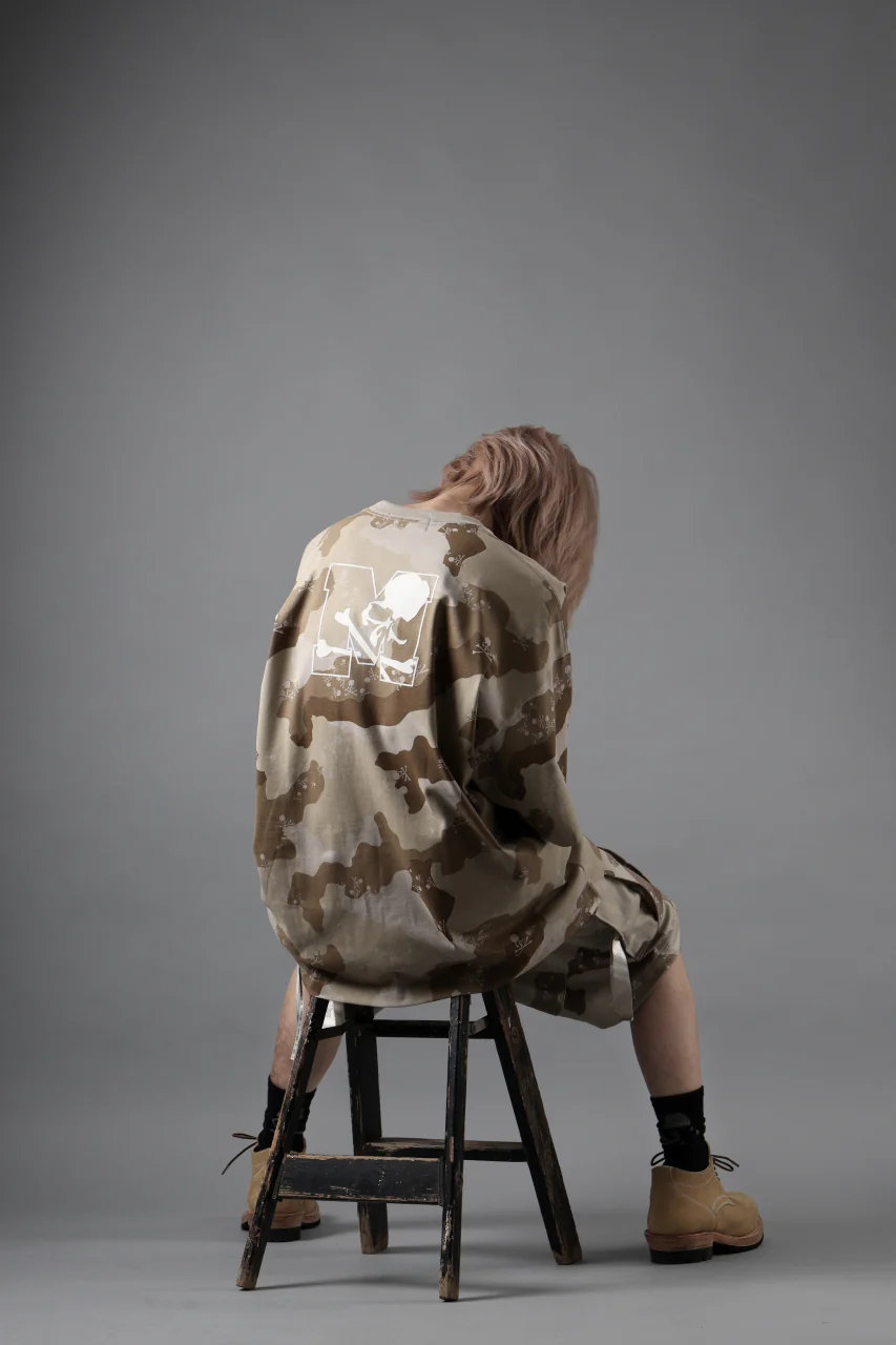 MASTERMIND WORLD CAMO UNIVERSITY TEE / OVERSIZED (DESERT) - Image 42
