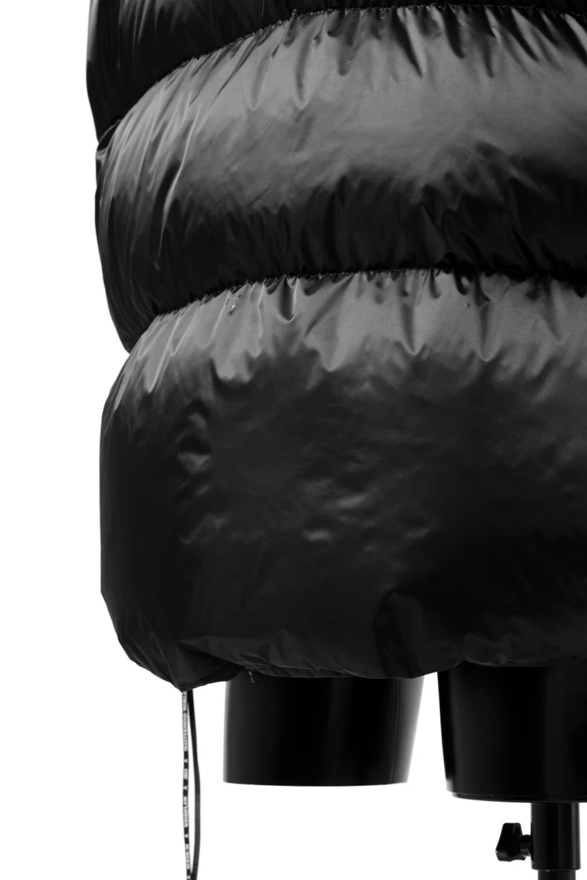 mastermind WORLD HIGH NECK DOWN VEST / KAWADA DOWN® (BLACK) - Image 19