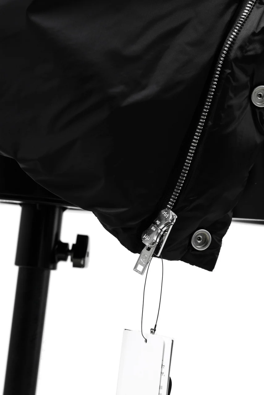 mastermind WORLD HIGH NECK DOWN VEST / KAWADA DOWN® (BLACK) - Image 24
