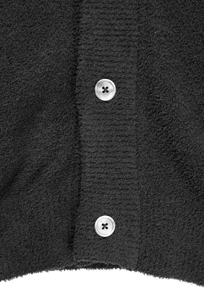 MASTERMIND WORLD LOUNGE CARDIGAN / SOFTLY BOA FLEECE (BLACK x CHARCOAL) - Image 10