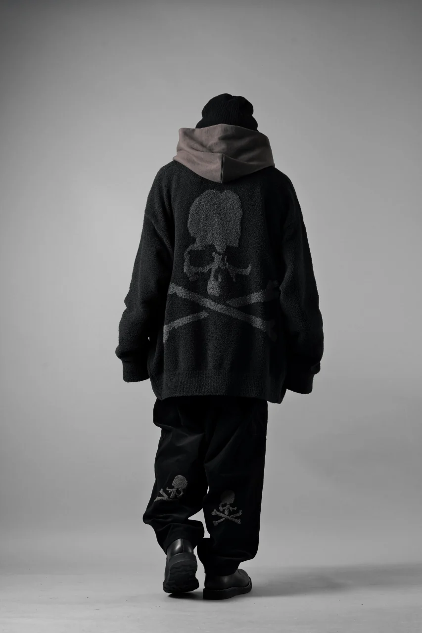 MASTERMIND WORLD LOUNGE CARDIGAN / SOFTLY BOA FLEECE (BLACK x CHARCOAL) - Image 11