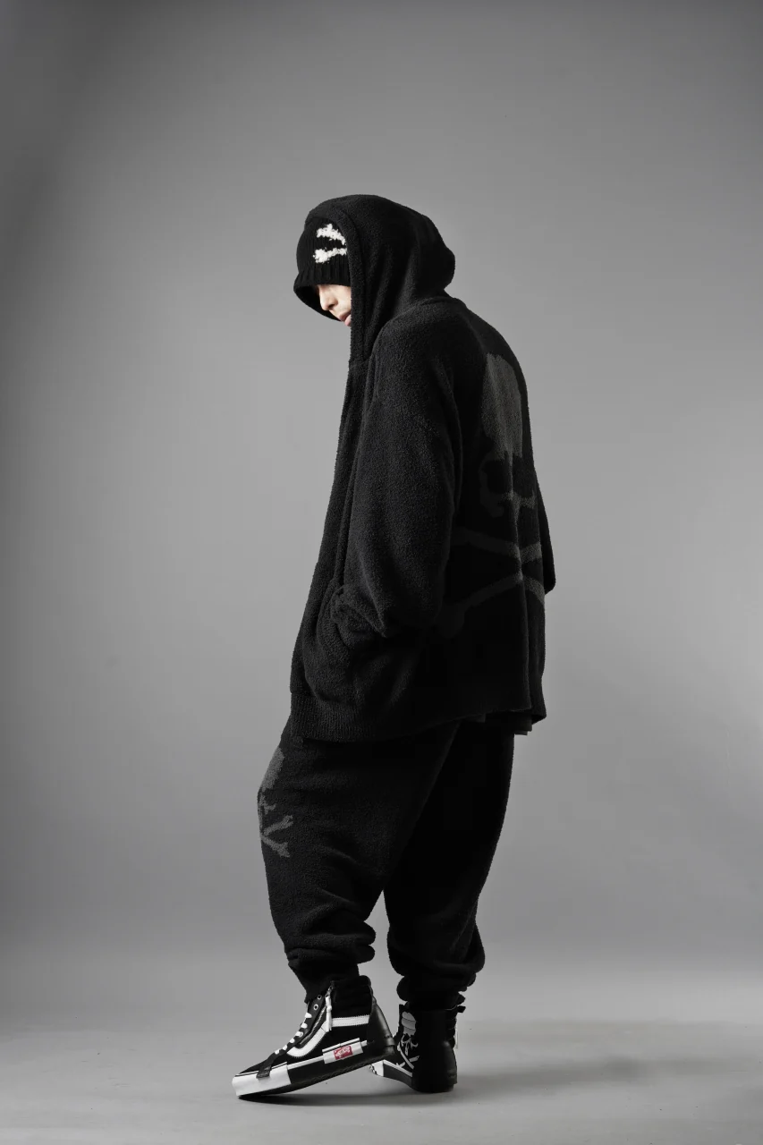 MASTERMIND WORLD LOUNGE LONG PANTS / SOFTLY BOA FLEECE (BLACK x CHARCOAL) - Image 14