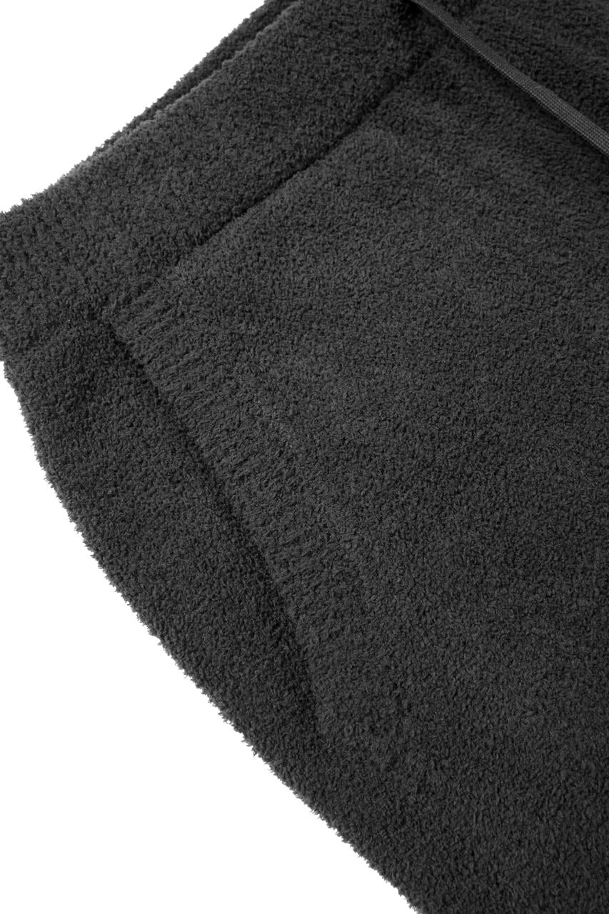MASTERMIND WORLD LOUNGE LONG PANTS / SOFTLY BOA FLEECE (BLACK x CHARCOAL) - Image 8