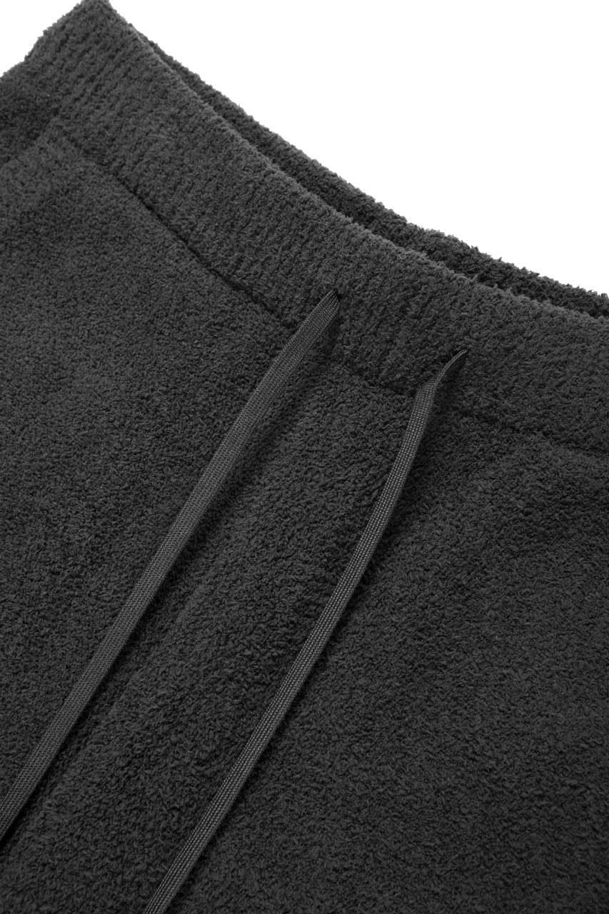 MASTERMIND WORLD LOUNGE LONG PANTS / SOFTLY BOA FLEECE (BLACK x CHARCOAL) - Image 9