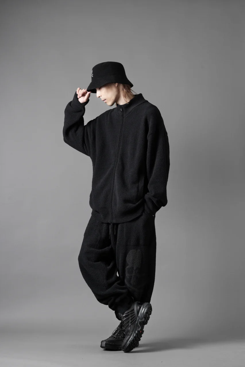 MASTERMIND WORLD LOUNGE LONG PANTS / SOFTY BOA FLEECE (BLACK x CHARCOAL) - Image 12